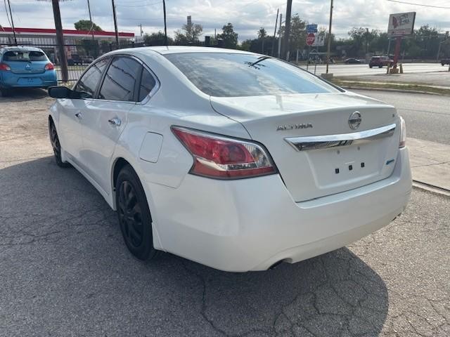 Nissan Altima Vehicle Image 03