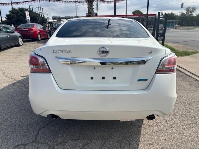 Nissan Altima Vehicle Image 04