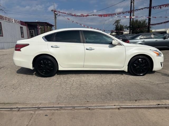 Nissan Altima Vehicle Image 06