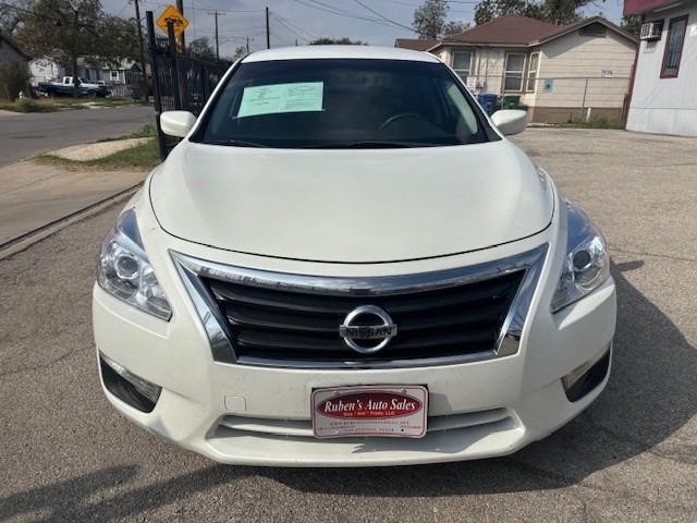 Nissan Altima Vehicle Image 08