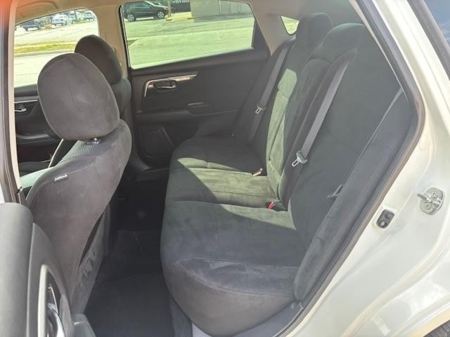 Nissan Altima Vehicle Image 14