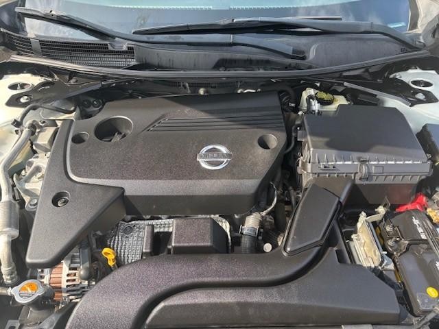 Nissan Altima Vehicle Image 20