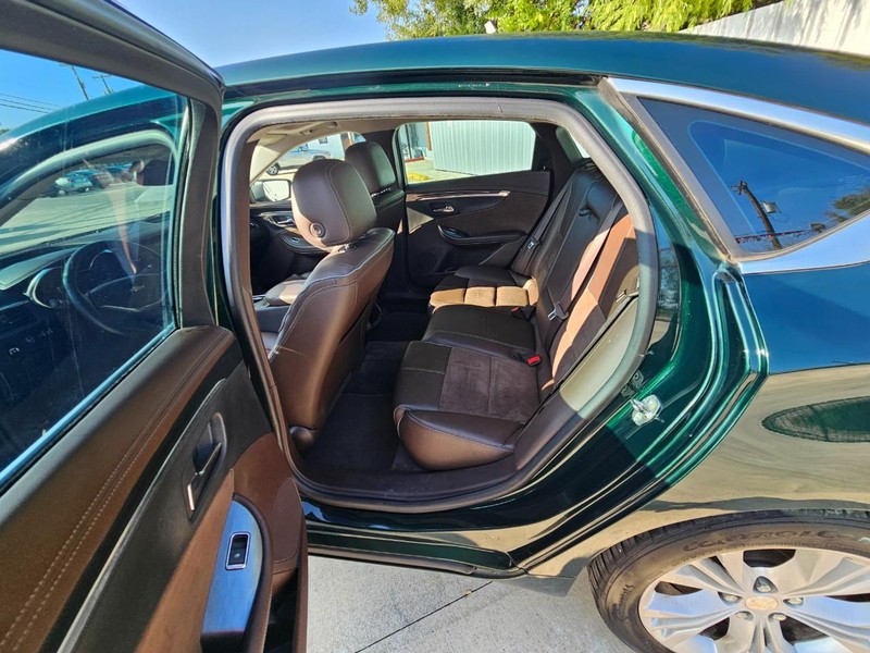 Chevrolet Impala Vehicle Full-screen Gallery Image 11