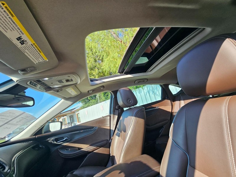 Chevrolet Impala Vehicle Full-screen Gallery Image 16