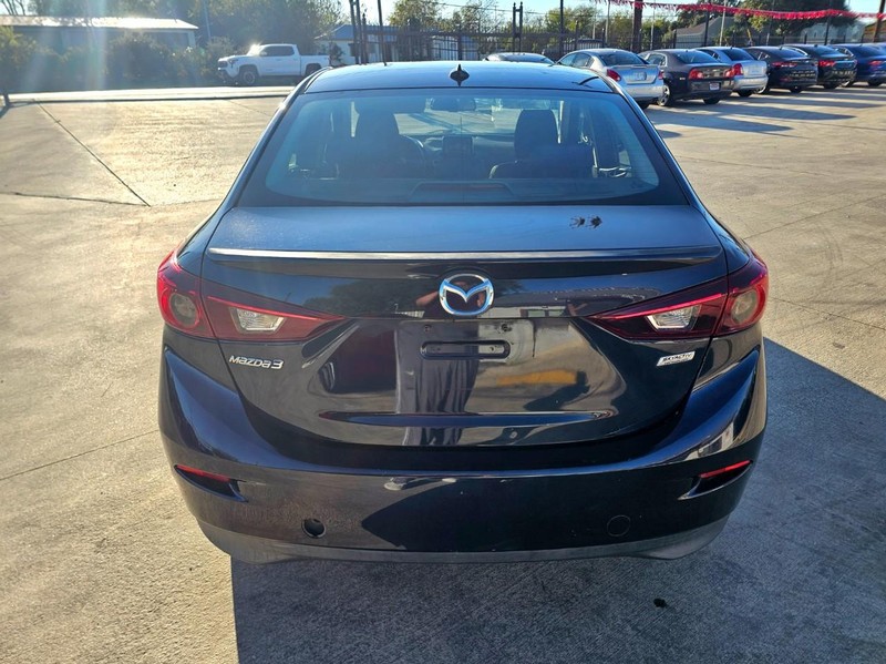 Mazda Mazda3 Sedan Vehicle Full-screen Gallery Image 04