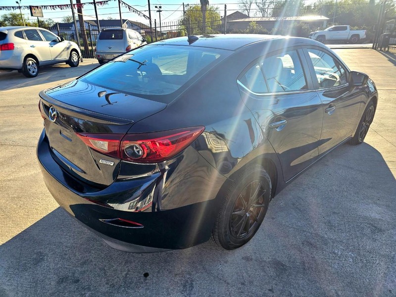 Mazda Mazda3 Sedan Vehicle Full-screen Gallery Image 05