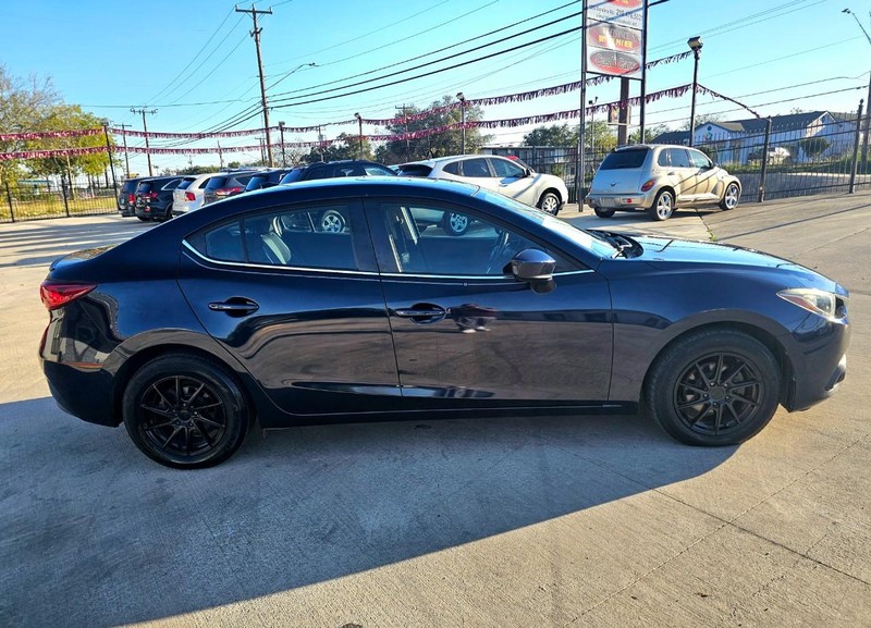 Mazda Mazda3 Sedan Vehicle Full-screen Gallery Image 06