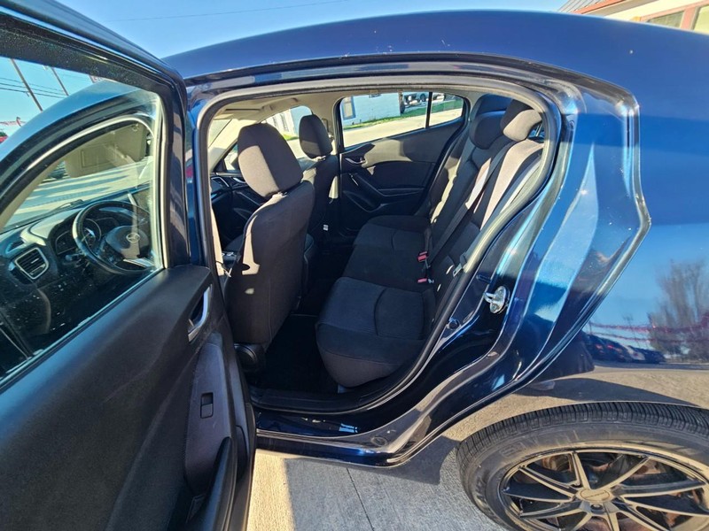 Mazda Mazda3 Sedan Vehicle Full-screen Gallery Image 11