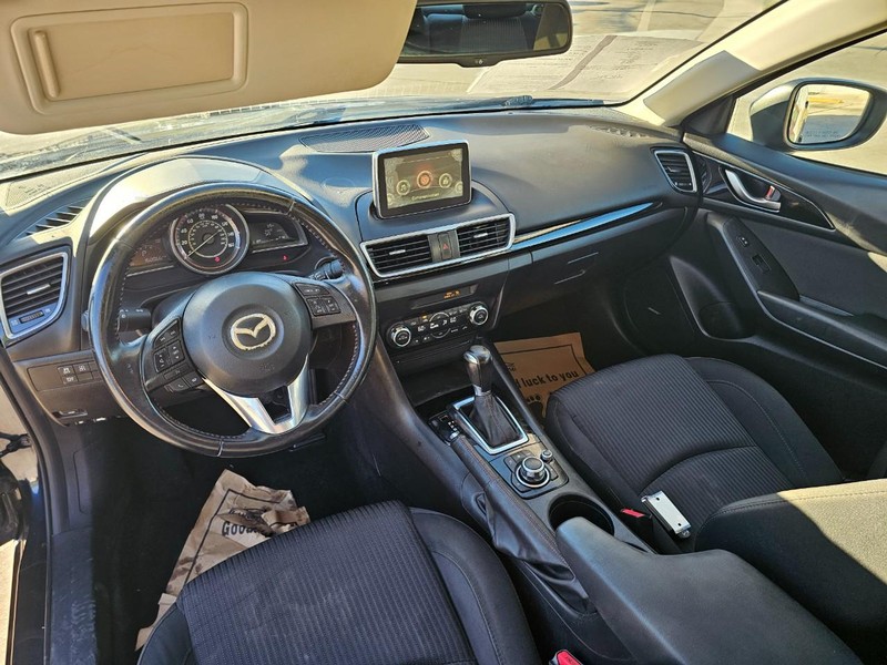 Mazda Mazda3 Sedan Vehicle Full-screen Gallery Image 13