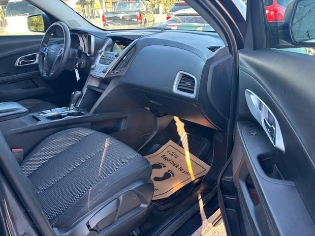 Chevrolet Equinox Vehicle Full-screen Gallery Image 17