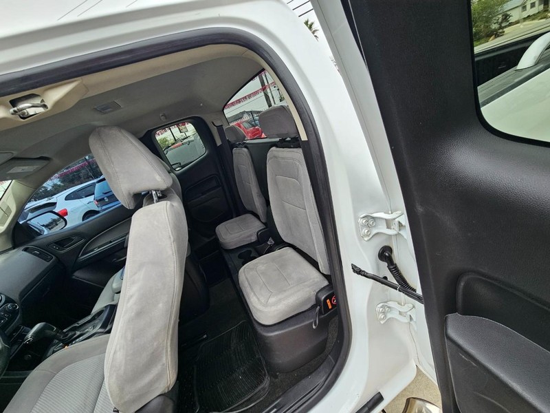 Chevrolet Colorado Vehicle Full-screen Gallery Image 11