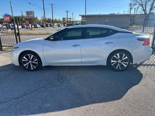 Nissan Maxima Vehicle Image 02