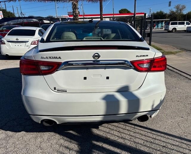 Nissan Maxima Vehicle Image 04