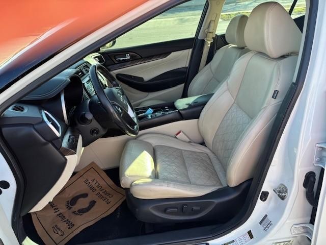 Nissan Maxima Vehicle Image 11