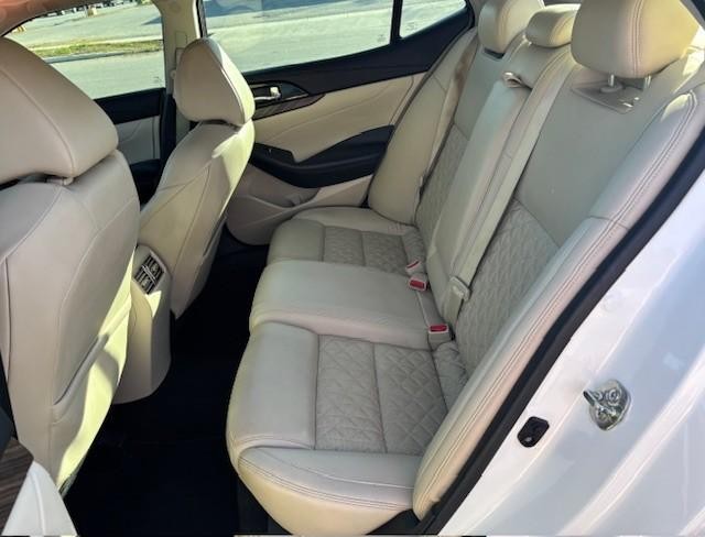 Nissan Maxima Vehicle Image 14