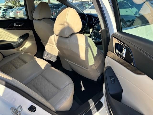 Nissan Maxima Vehicle Image 15