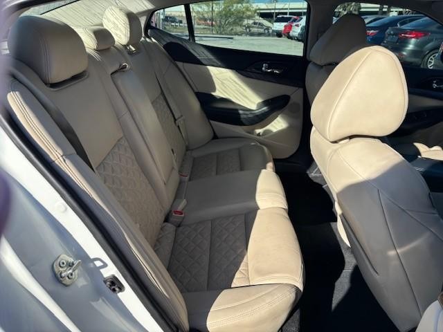 Nissan Maxima Vehicle Image 16