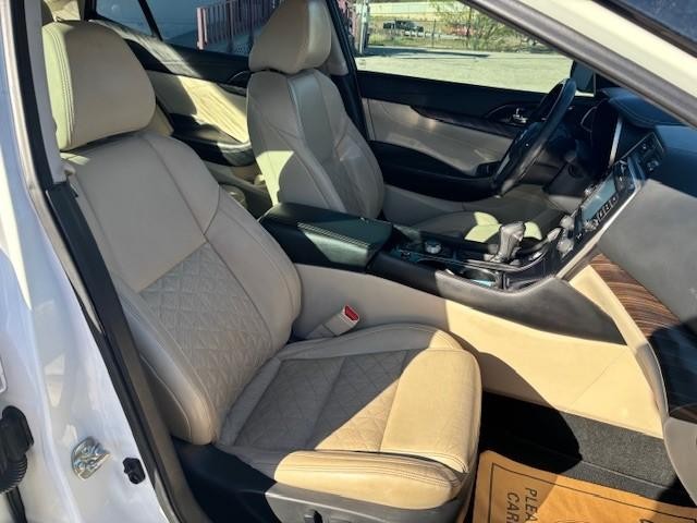 Nissan Maxima Vehicle Image 18