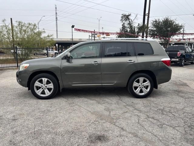 Toyota Highlander Vehicle Image 02