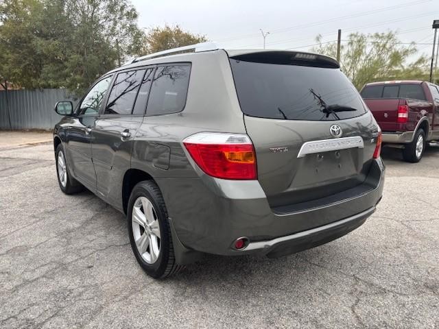 Toyota Highlander Vehicle Image 03