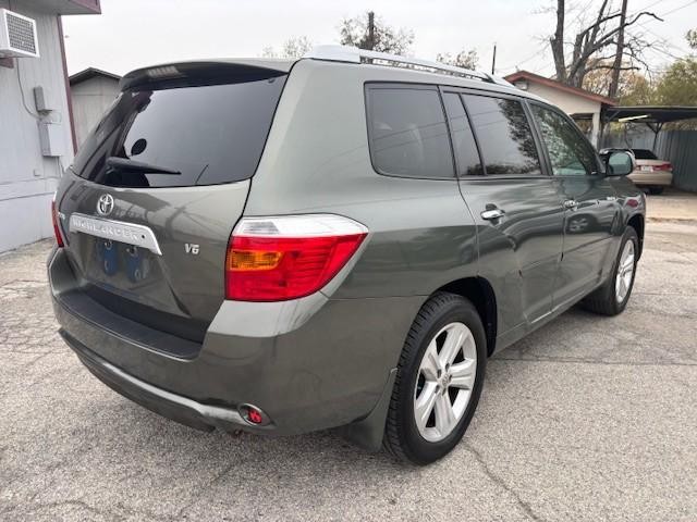 Toyota Highlander Vehicle Image 05