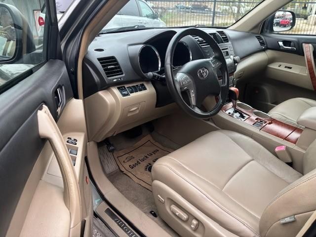 Toyota Highlander Vehicle Image 10