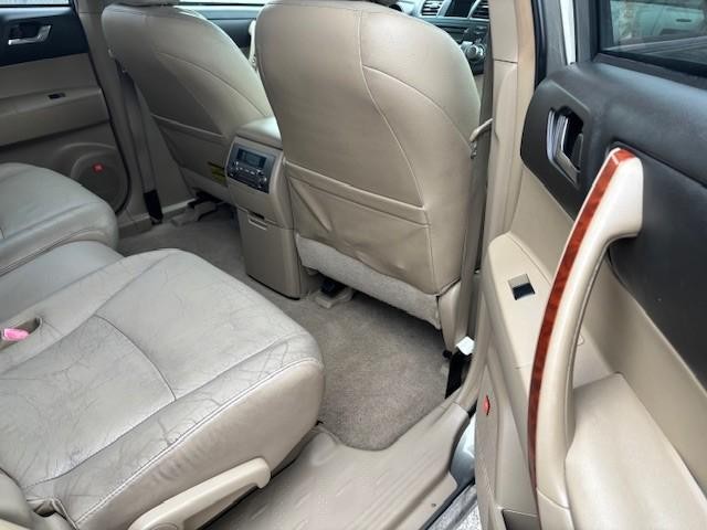 Toyota Highlander Vehicle Image 16