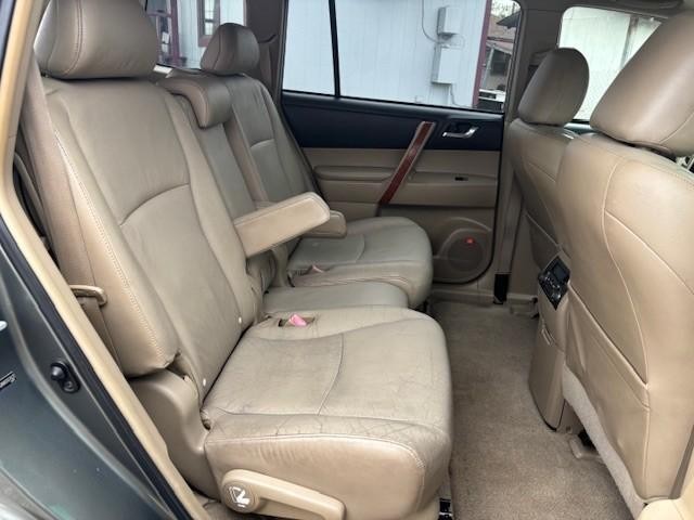 Toyota Highlander Vehicle Image 17