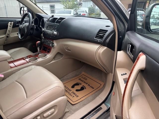 Toyota Highlander Vehicle Image 18