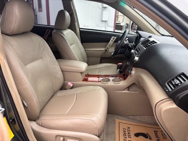 Toyota Highlander Vehicle Image 19
