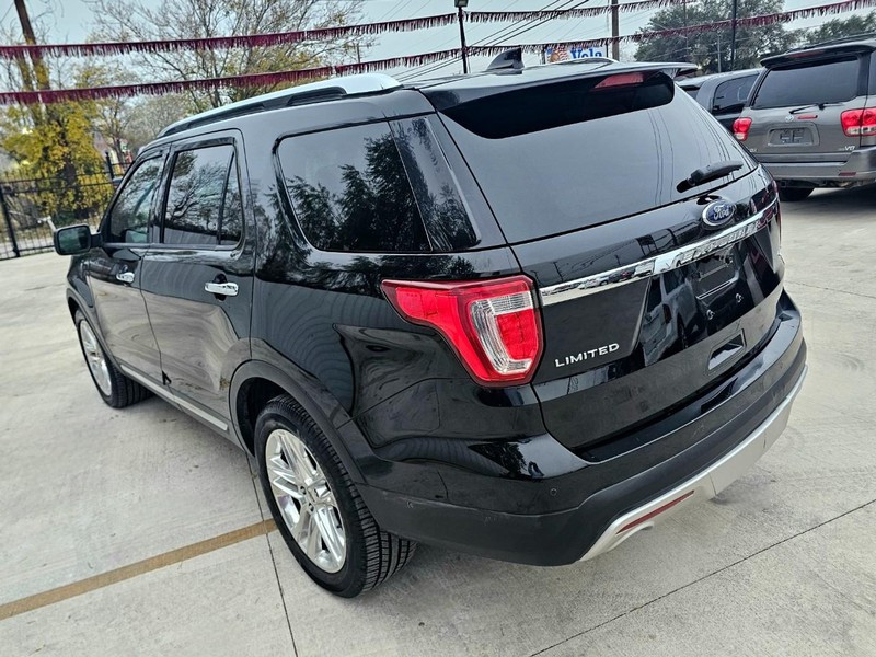 Ford Explorer Vehicle Image 03