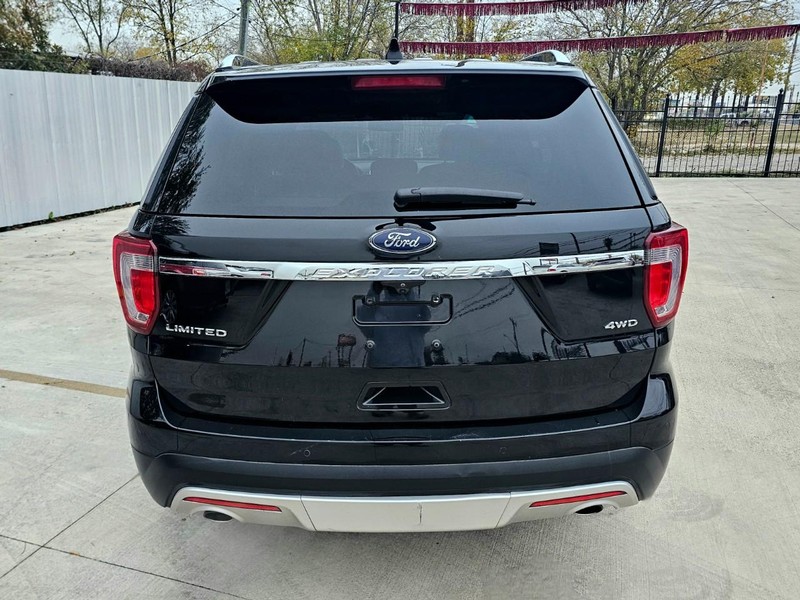 Ford Explorer Vehicle Image 04