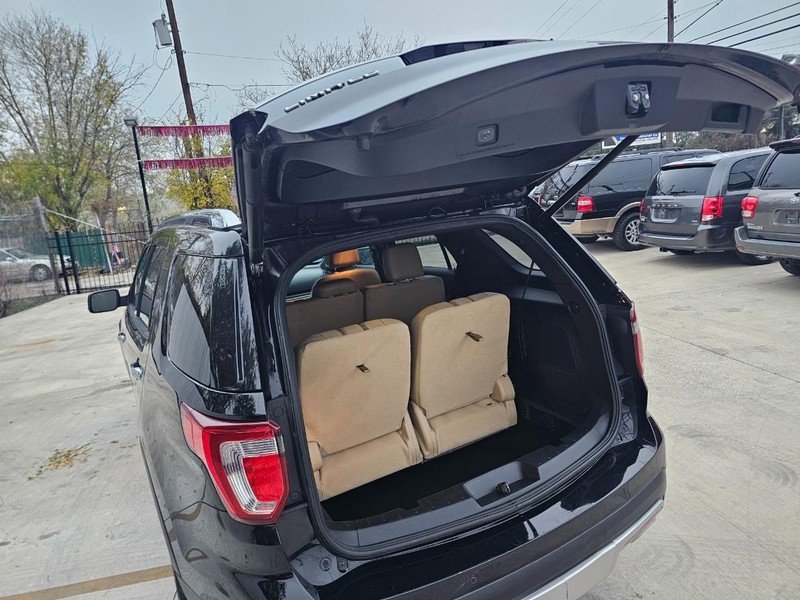 Ford Explorer Vehicle Image 05