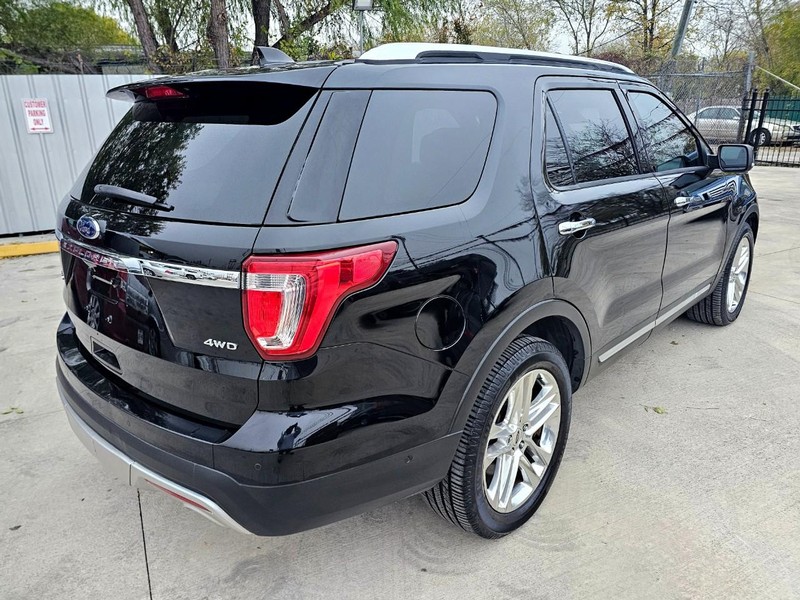 Ford Explorer Vehicle Image 07