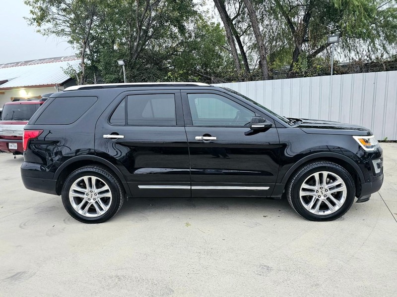 Ford Explorer Vehicle Image 08