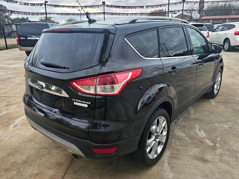 Ford Escape Vehicle Full-screen Gallery Image 05