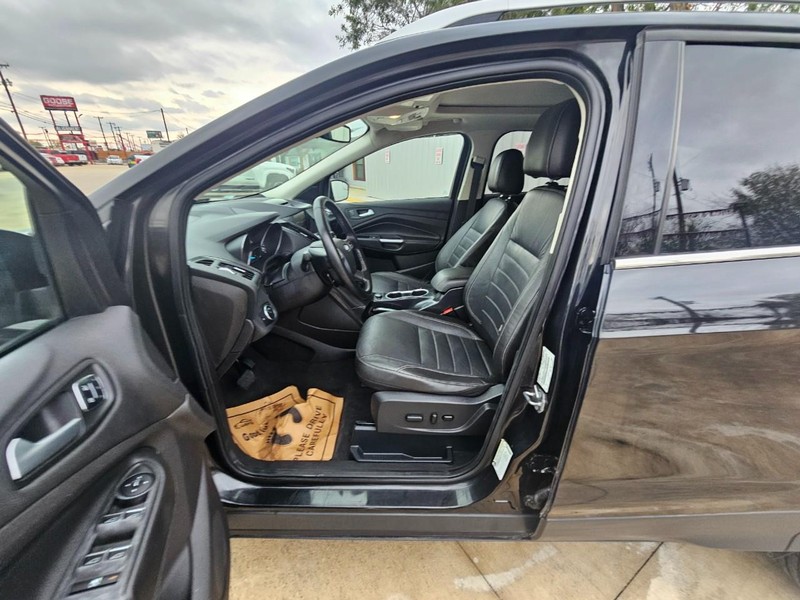 Ford Escape Vehicle Full-screen Gallery Image 09