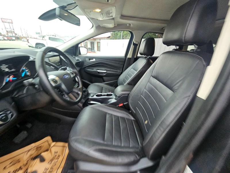 Ford Escape Vehicle Full-screen Gallery Image 10