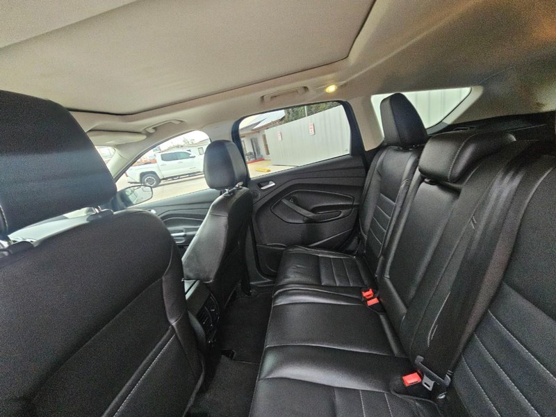 Ford Escape Vehicle Full-screen Gallery Image 12