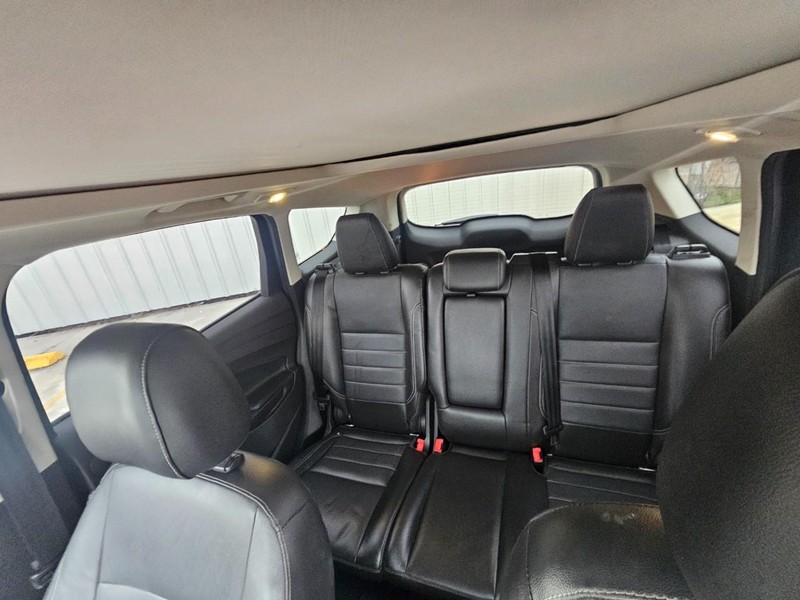 Ford Escape Vehicle Full-screen Gallery Image 14