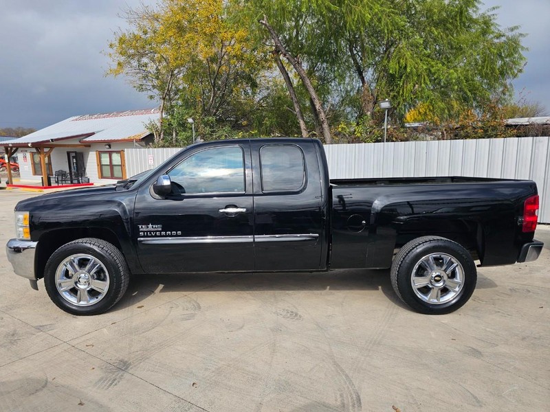 Chevrolet Silverado 1500 Vehicle Image 02