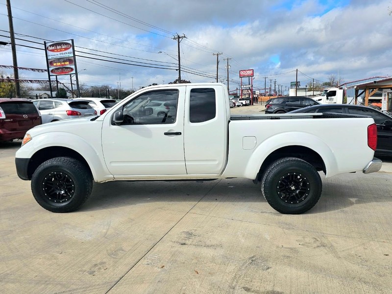 Nissan Frontier Vehicle Image 02