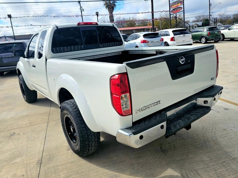 Nissan Frontier Vehicle Image 03