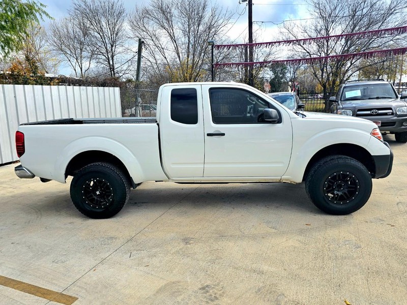 Nissan Frontier Vehicle Image 06