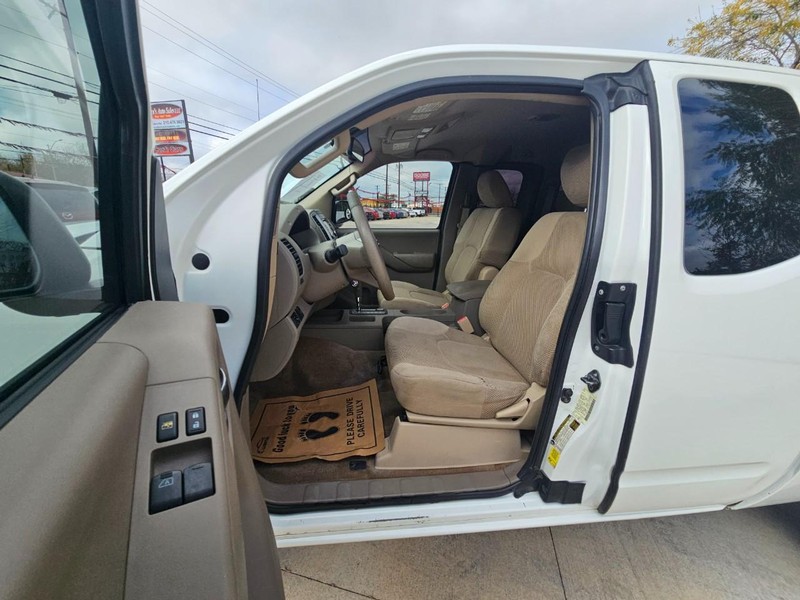 Nissan Frontier Vehicle Image 09