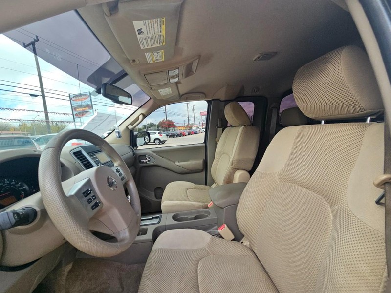 Nissan Frontier Vehicle Image 10