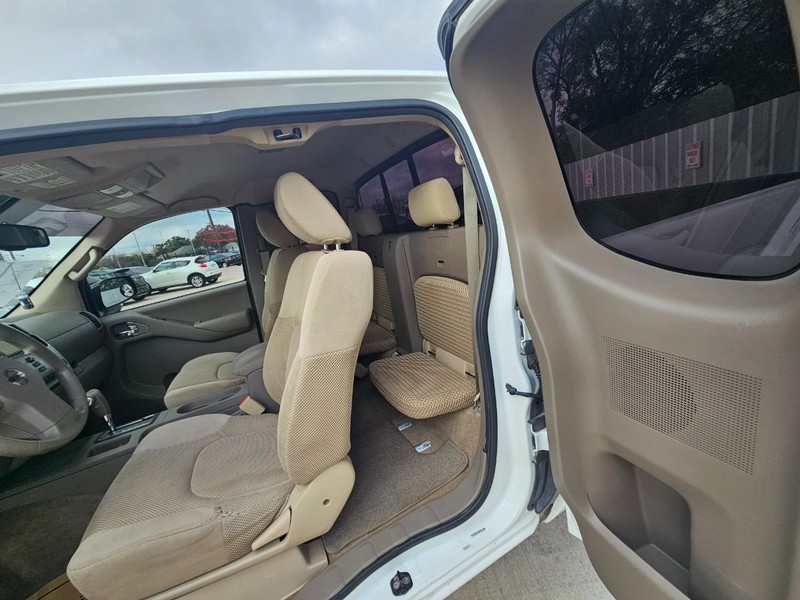 Nissan Frontier Vehicle Image 11