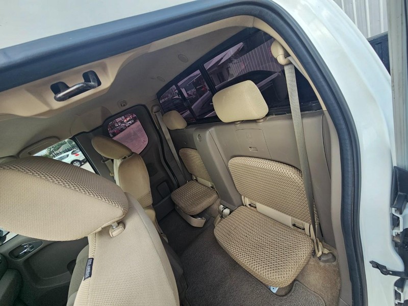 Nissan Frontier Vehicle Image 12