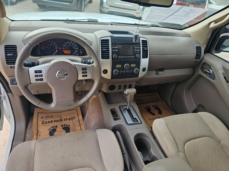 Nissan Frontier Vehicle Image 13