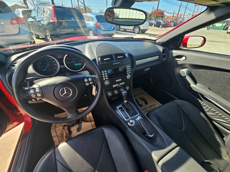 Mercedes-Benz SLK-Class Vehicle Image 11